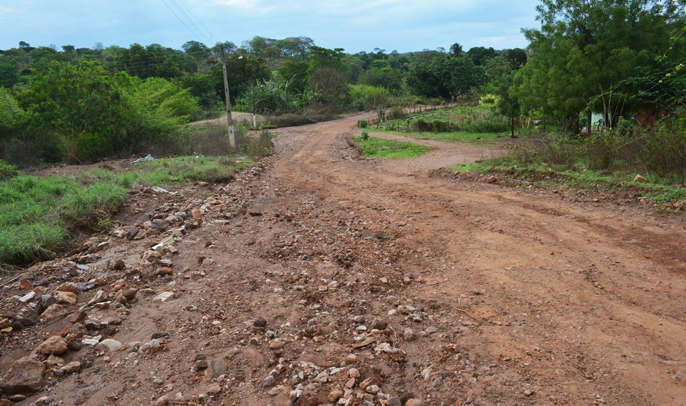 Estrada que dá acesso à Pitombas, uma das maiores localidades da zona rural do município