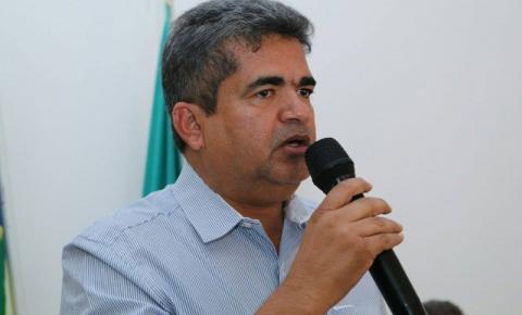 Ministério Público pede sequestro de R$ 2,4 milhões do prefeito de Corrente