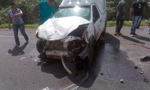 Colisão frontal entre ambulâncias deixa uma pessoa morta no Piauí