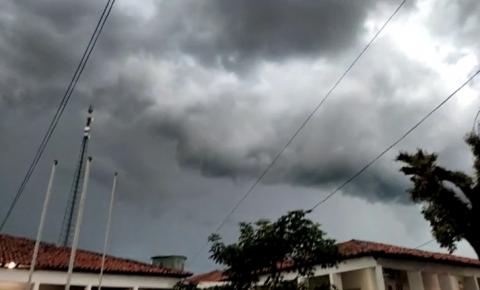 Moradores de Curimatá estão em alerta com previsão de chuva torrencial para noite desta segunda-feira