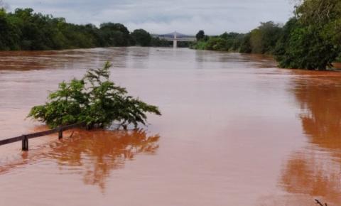 Rio Parnaíba registra mais de 2 metros acima do nível e balsa suspende travessia em Santa Filomena